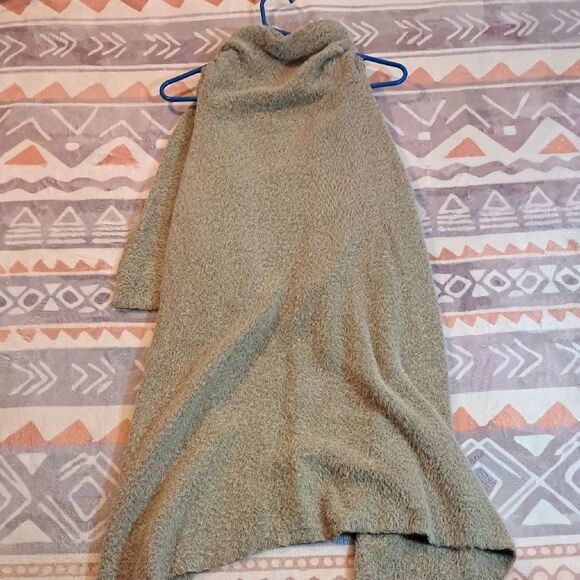 Eclipse Tan Shrug Sweater with Open Front Design - Picture 3 of 4
